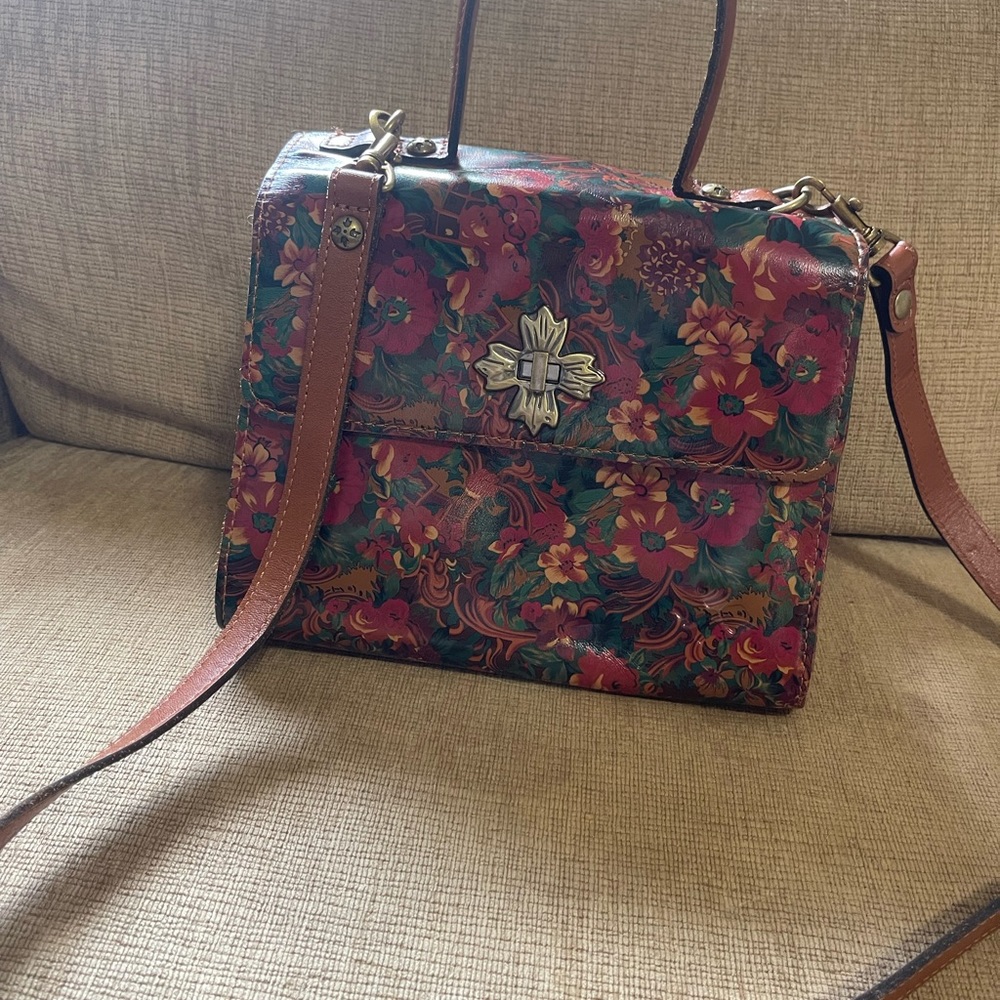 Gorgeous Patricia Nash purse.Perfect for fall.Lots of room for phone,wallet etc.